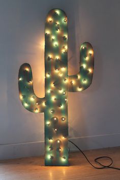 Decorar con una lampara de cactus